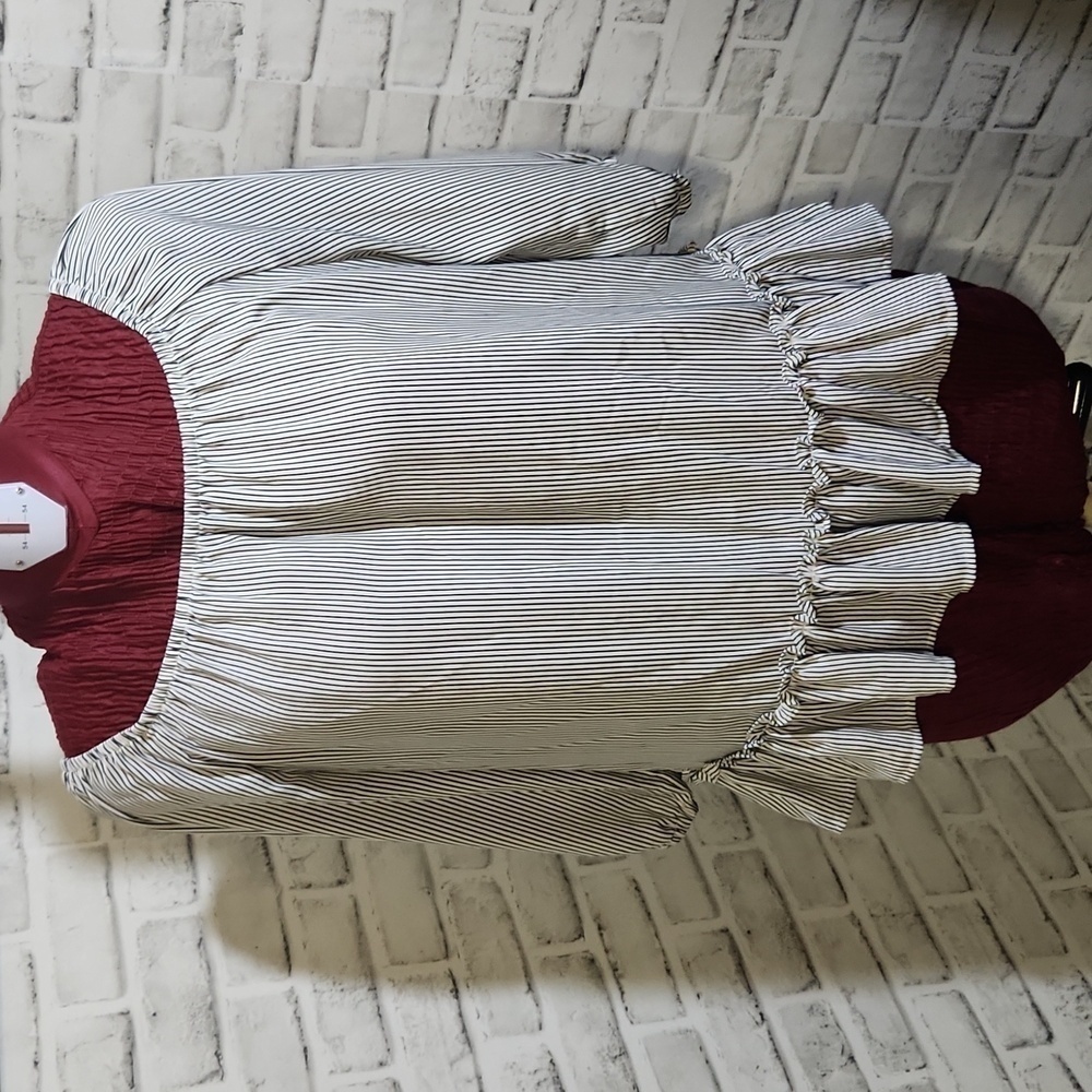 Lila Rose SZ M Grey Pinstripe Blouse